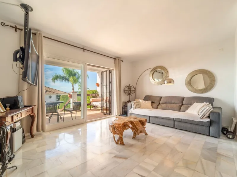 House - Townhouse в продаже в Marbella, Málaga. В доме 3 спален и 3 ванных комнат. Площадь дома 198 м². Площадь участка 9 м²