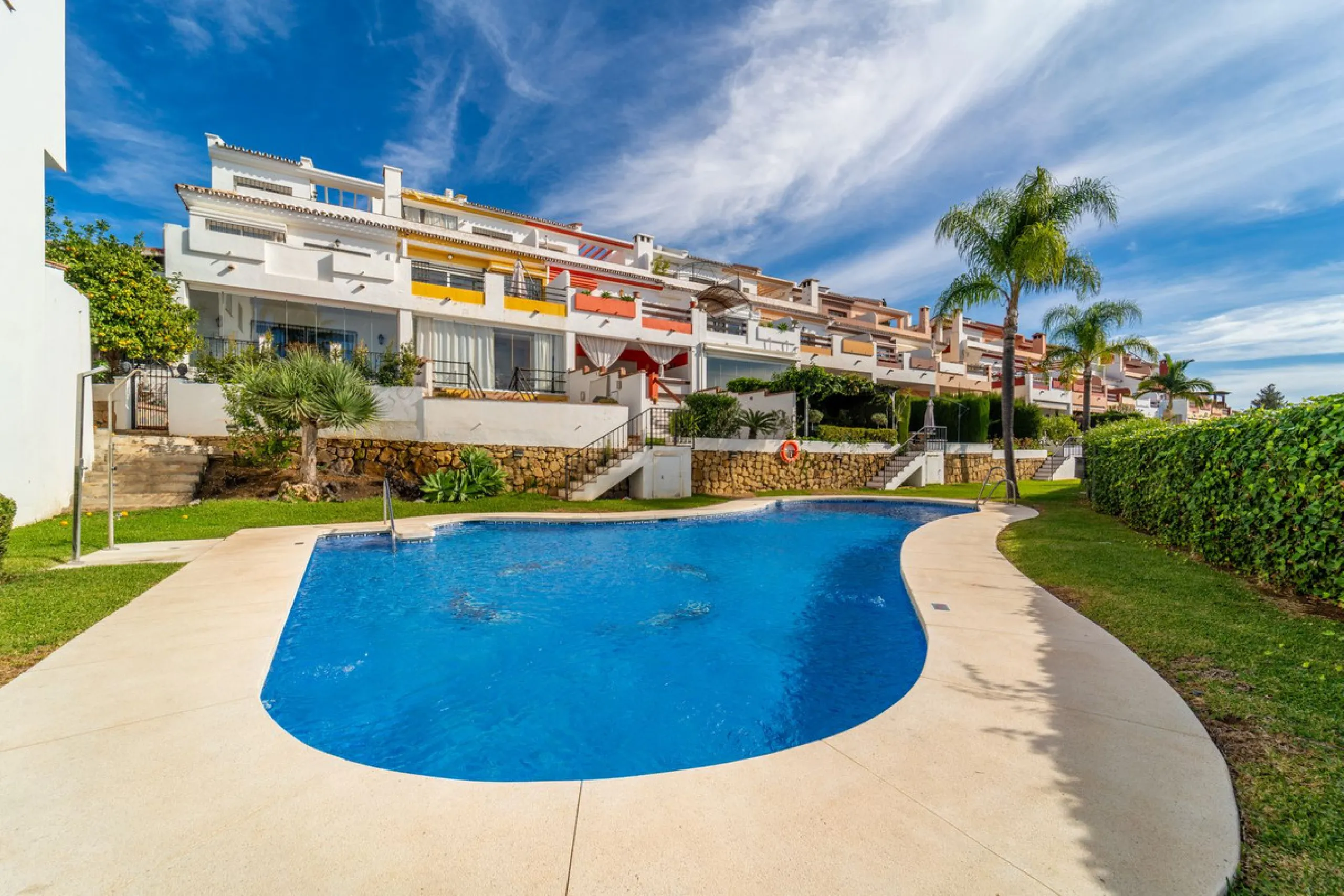 House - Townhouse в продаже в Marbella, Málaga. В доме 3 спален и 3 ванных комнат. Площадь дома 198 м². Площадь участка 9 м²