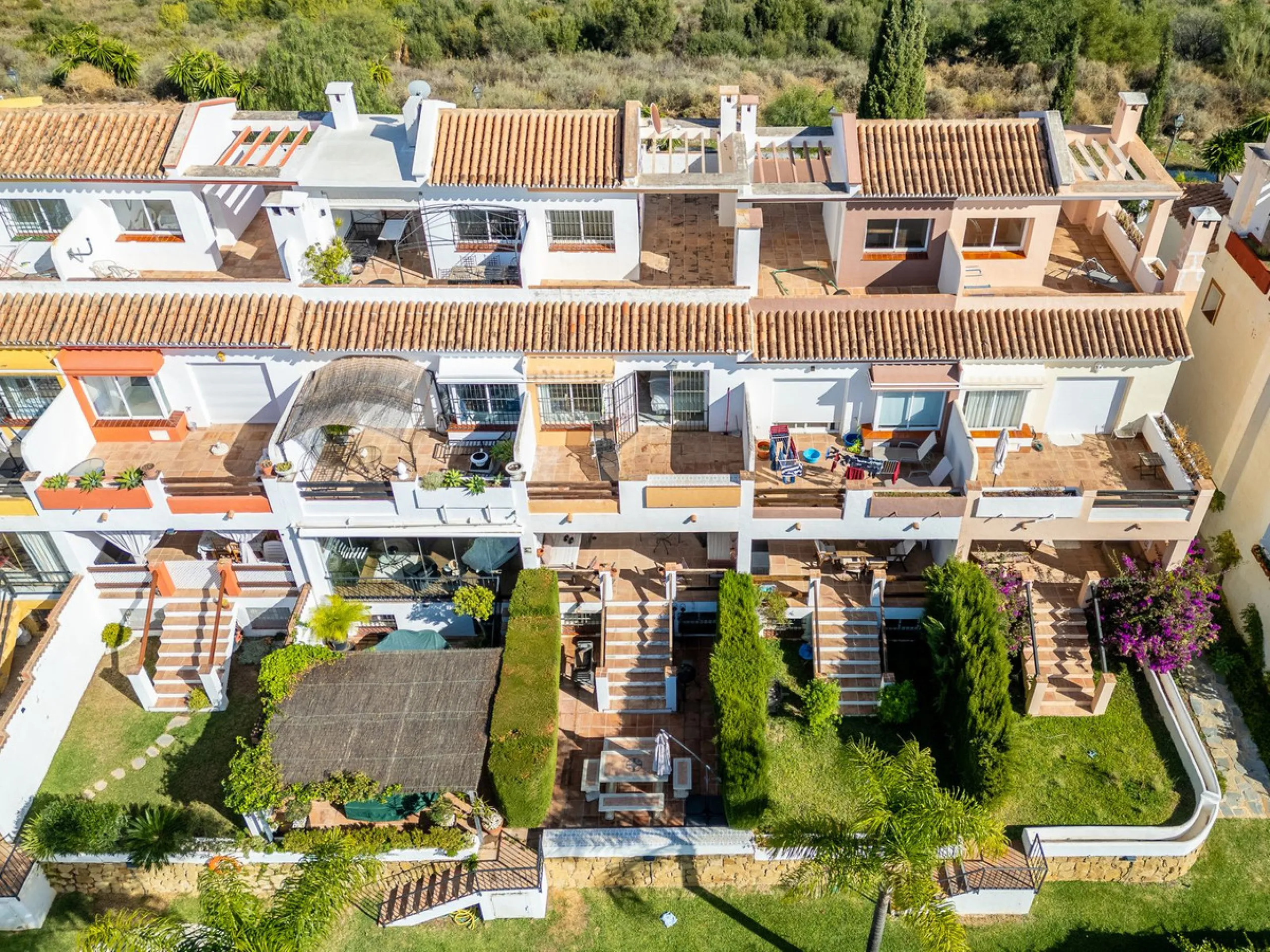 House - Townhouse в продаже в Marbella, Málaga. В доме 3 спален и 3 ванных комнат. Площадь дома 198 м². Площадь участка 9 м²