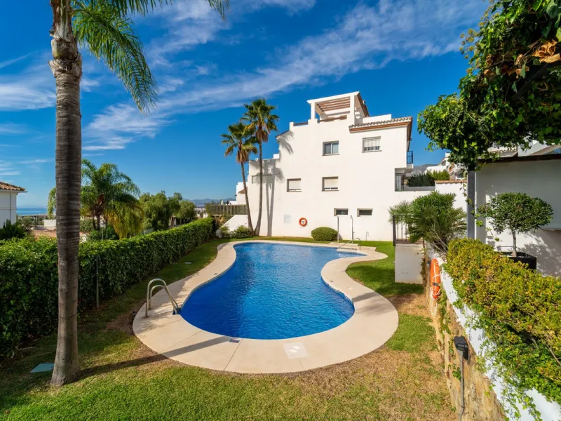 House - Townhouse в продаже в Marbella, Málaga. В доме 3 спален и 3 ванных комнат. Площадь дома 198 м². Площадь участка 9 м²