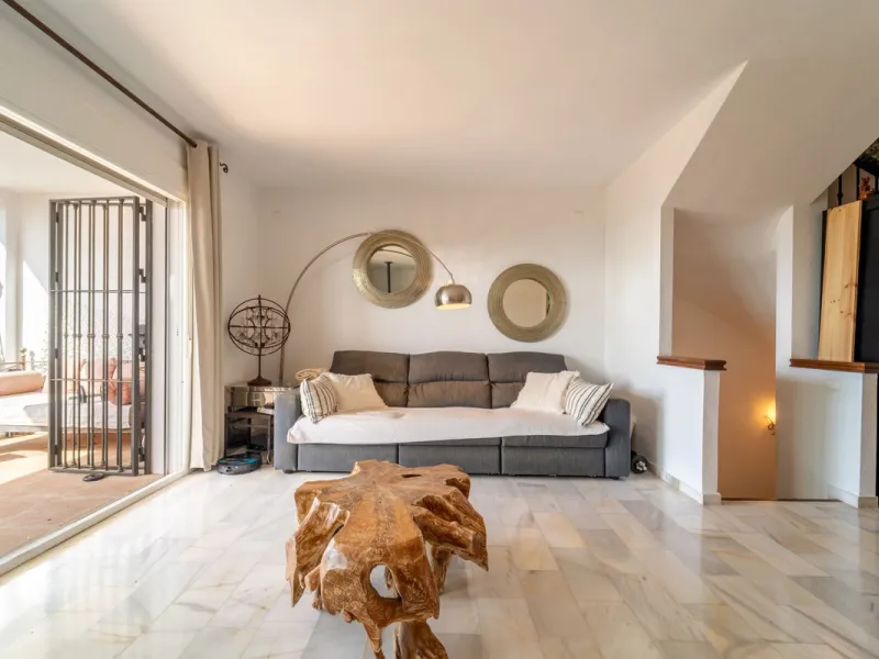 House - Townhouse в продаже в Marbella, Málaga. В доме 3 спален и 3 ванных комнат. Площадь дома 198 м². Площадь участка 9 м²