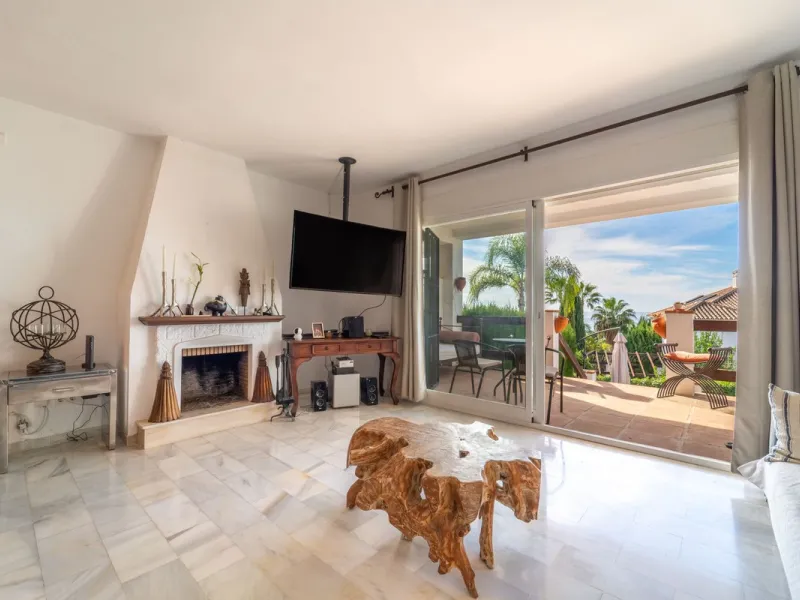 House - Townhouse в продаже в Marbella, Málaga. В доме 3 спален и 3 ванных комнат. Площадь дома 198 м². Площадь участка 9 м²