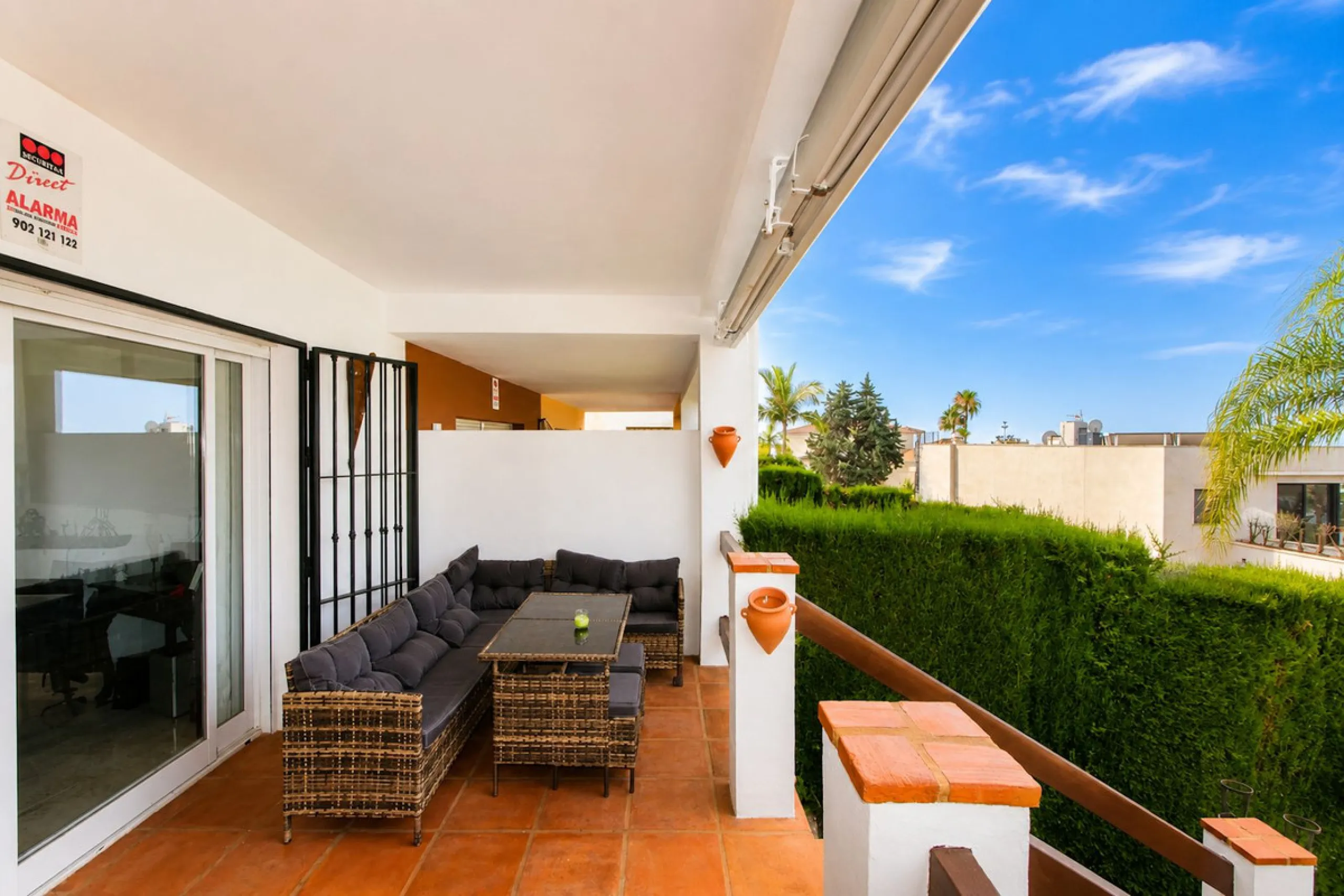 House - Townhouse в продаже в Marbella, Málaga. В доме 3 спален и 3 ванных комнат. Площадь дома 198 м². Площадь участка 9 м²