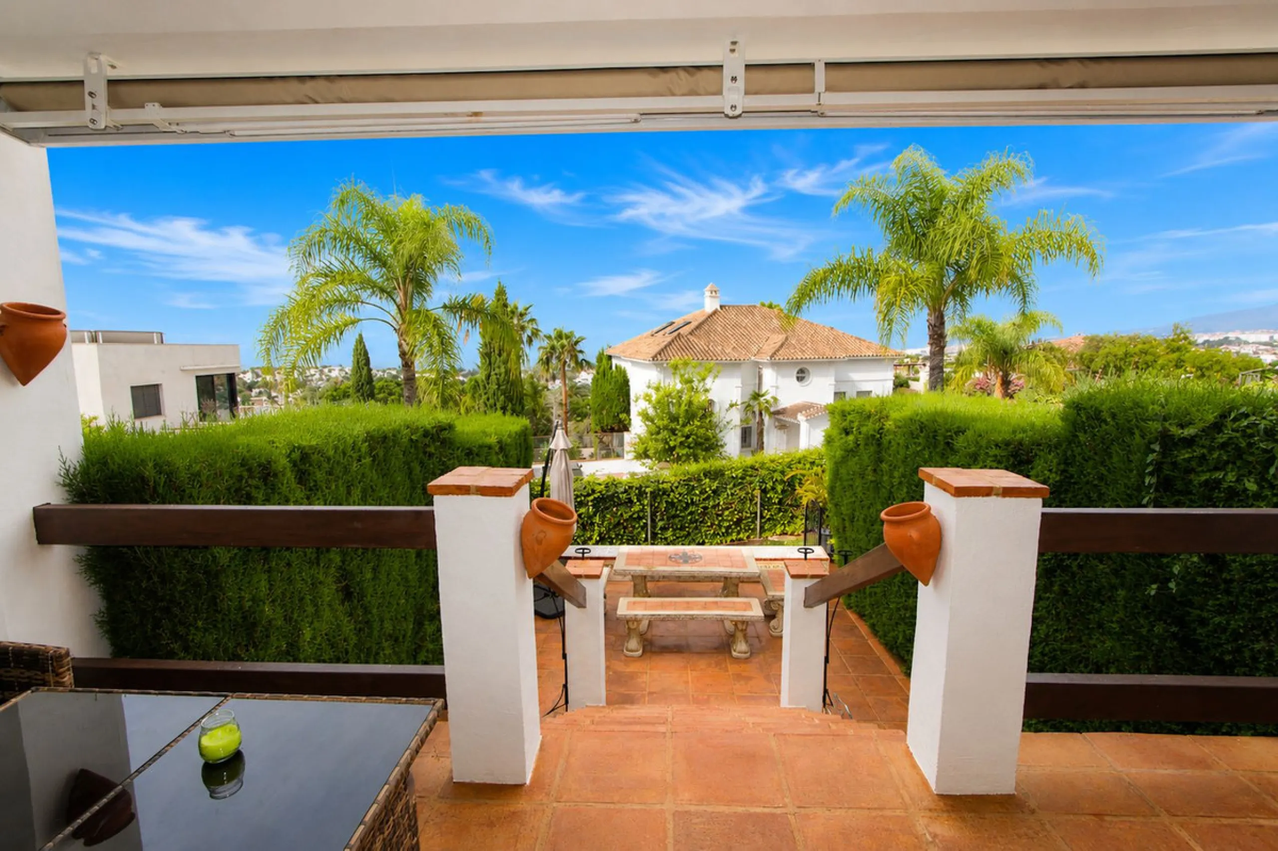 House - Townhouse в продаже в Marbella, Málaga. В доме 3 спален и 3 ванных комнат. Площадь дома 198 м². Площадь участка 9 м²