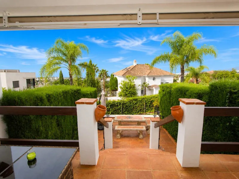 House - Townhouse в продаже в Marbella, Málaga. В доме 3 спален и 3 ванных комнат. Площадь дома 198 м². Площадь участка 9 м²