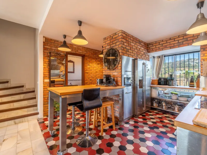House - Townhouse в продаже в Marbella, Málaga. В доме 3 спален и 3 ванных комнат. Площадь дома 198 м². Площадь участка 9 м²