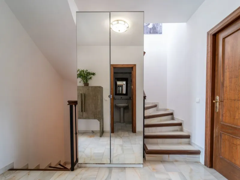 House - Townhouse в продаже в Marbella, Málaga. В доме 3 спален и 3 ванных комнат. Площадь дома 198 м². Площадь участка 9 м²