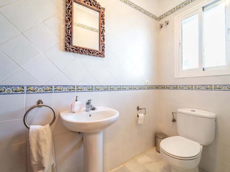 House - Townhouse в продаже в Marbella, Málaga. В доме 3 спален и 3 ванных комнат. Площадь дома 198 м². Площадь участка 9 м²