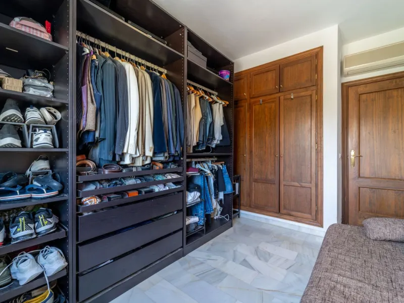 House - Townhouse в продаже в Marbella, Málaga. В доме 3 спален и 3 ванных комнат. Площадь дома 198 м². Площадь участка 9 м²