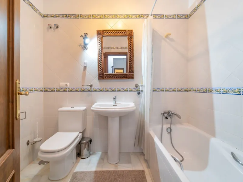 House - Townhouse в продаже в Marbella, Málaga. В доме 3 спален и 3 ванных комнат. Площадь дома 198 м². Площадь участка 9 м²