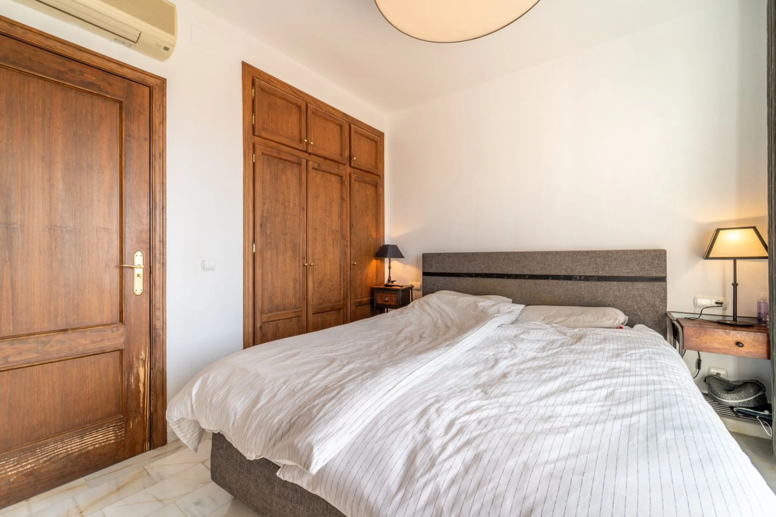 House - Townhouse в продаже в Marbella, Málaga. В доме 3 спален и 3 ванных комнат. Площадь дома 198 м². Площадь участка 9 м²
