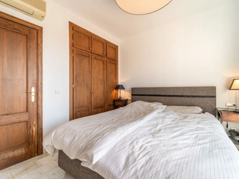 House - Townhouse в продаже в Marbella, Málaga. В доме 3 спален и 3 ванных комнат. Площадь дома 198 м². Площадь участка 9 м²