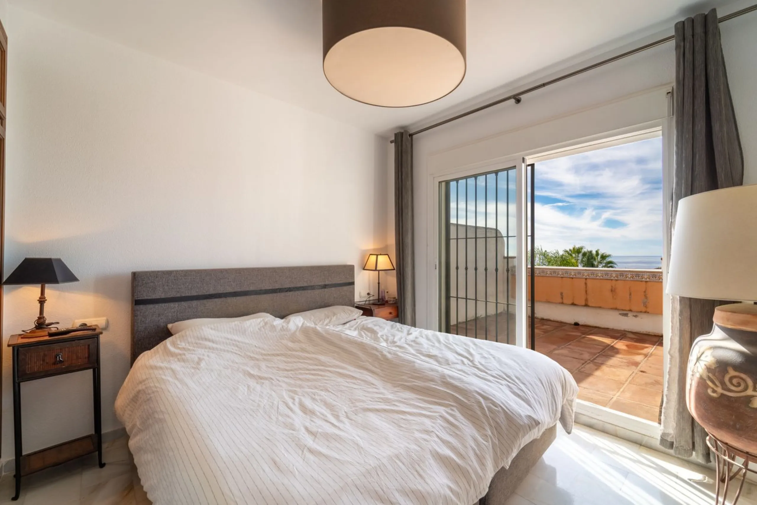 House - Townhouse в продаже в Marbella, Málaga. В доме 3 спален и 3 ванных комнат. Площадь дома 198 м². Площадь участка 9 м²