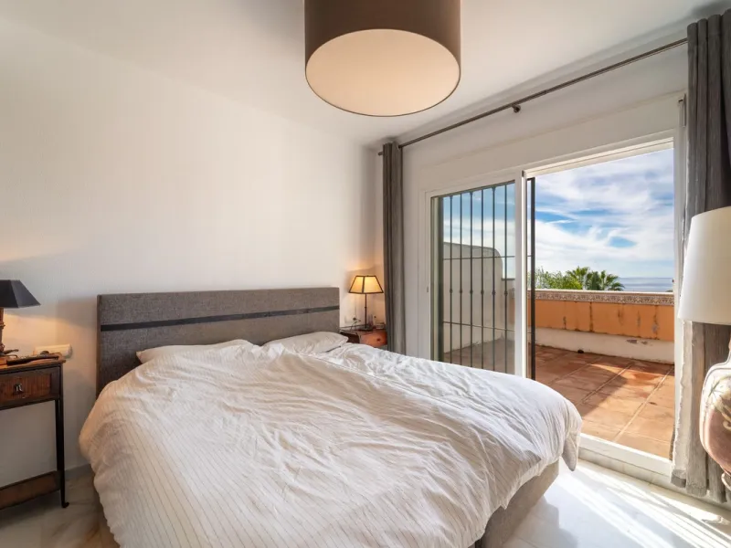 House - Townhouse в продаже в Marbella, Málaga. В доме 3 спален и 3 ванных комнат. Площадь дома 198 м². Площадь участка 9 м²