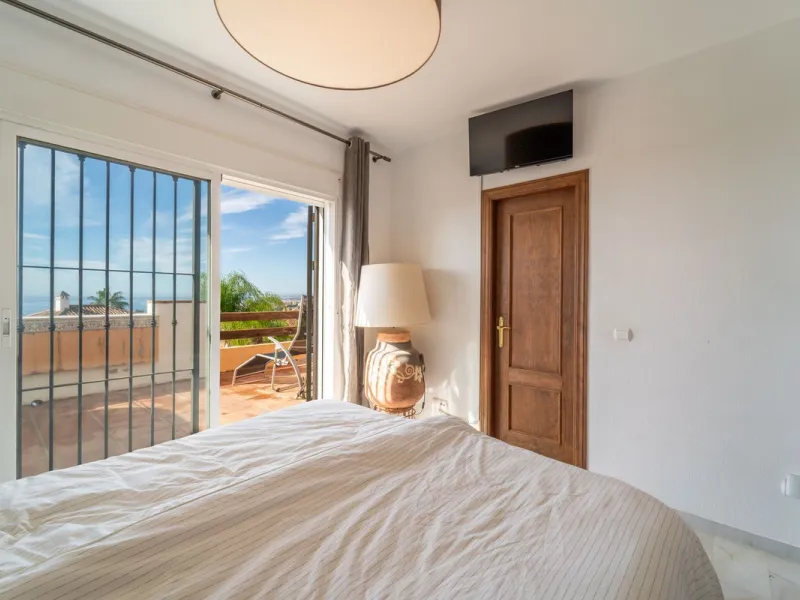 House - Townhouse в продаже в Marbella, Málaga. В доме 3 спален и 3 ванных комнат. Площадь дома 198 м². Площадь участка 9 м²