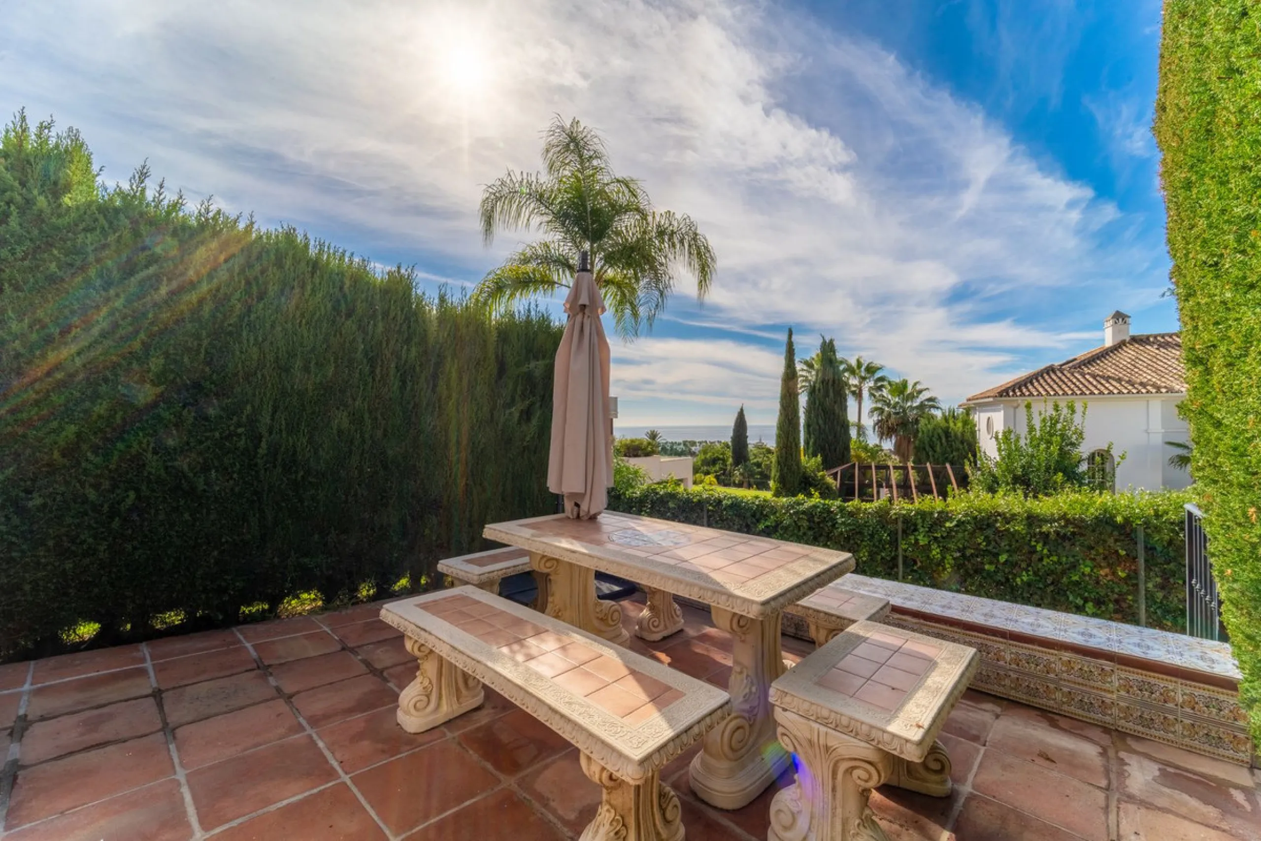 House - Townhouse в продаже в Marbella, Málaga. В доме 3 спален и 3 ванных комнат. Площадь дома 198 м². Площадь участка 9 м²