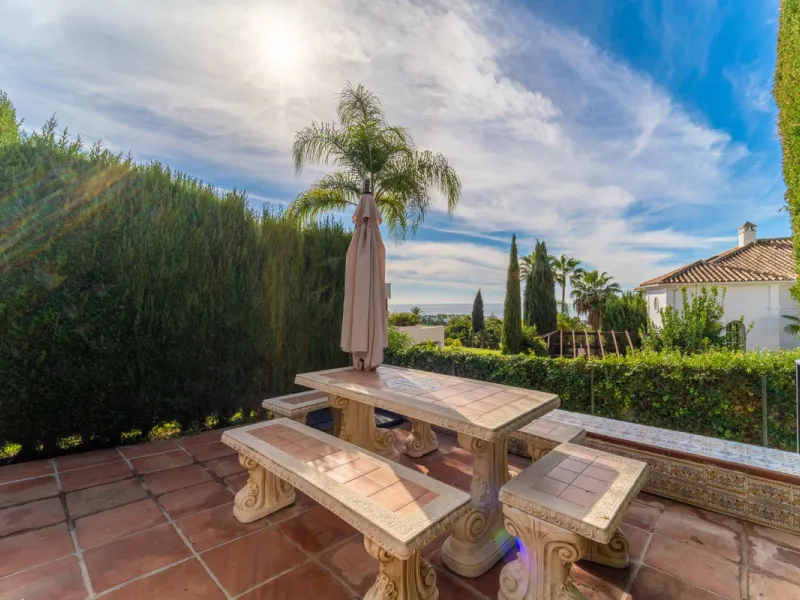 House - Townhouse в продаже в Marbella, Málaga. В доме 3 спален и 3 ванных комнат. Площадь дома 198 м². Площадь участка 9 м²