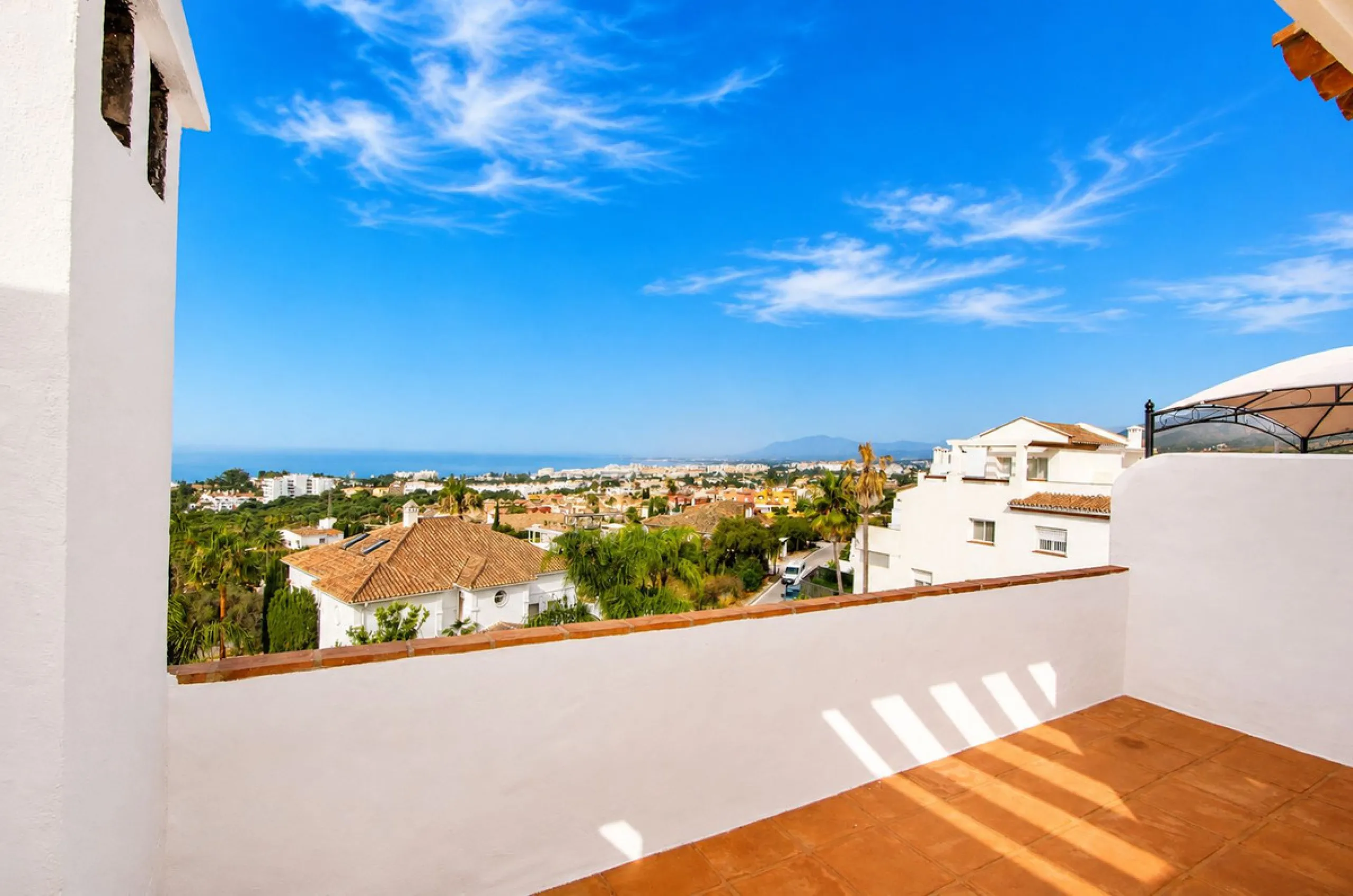 House - Townhouse в продаже в Marbella, Málaga. В доме 3 спален и 3 ванных комнат. Площадь дома 198 м². Площадь участка 9 м²