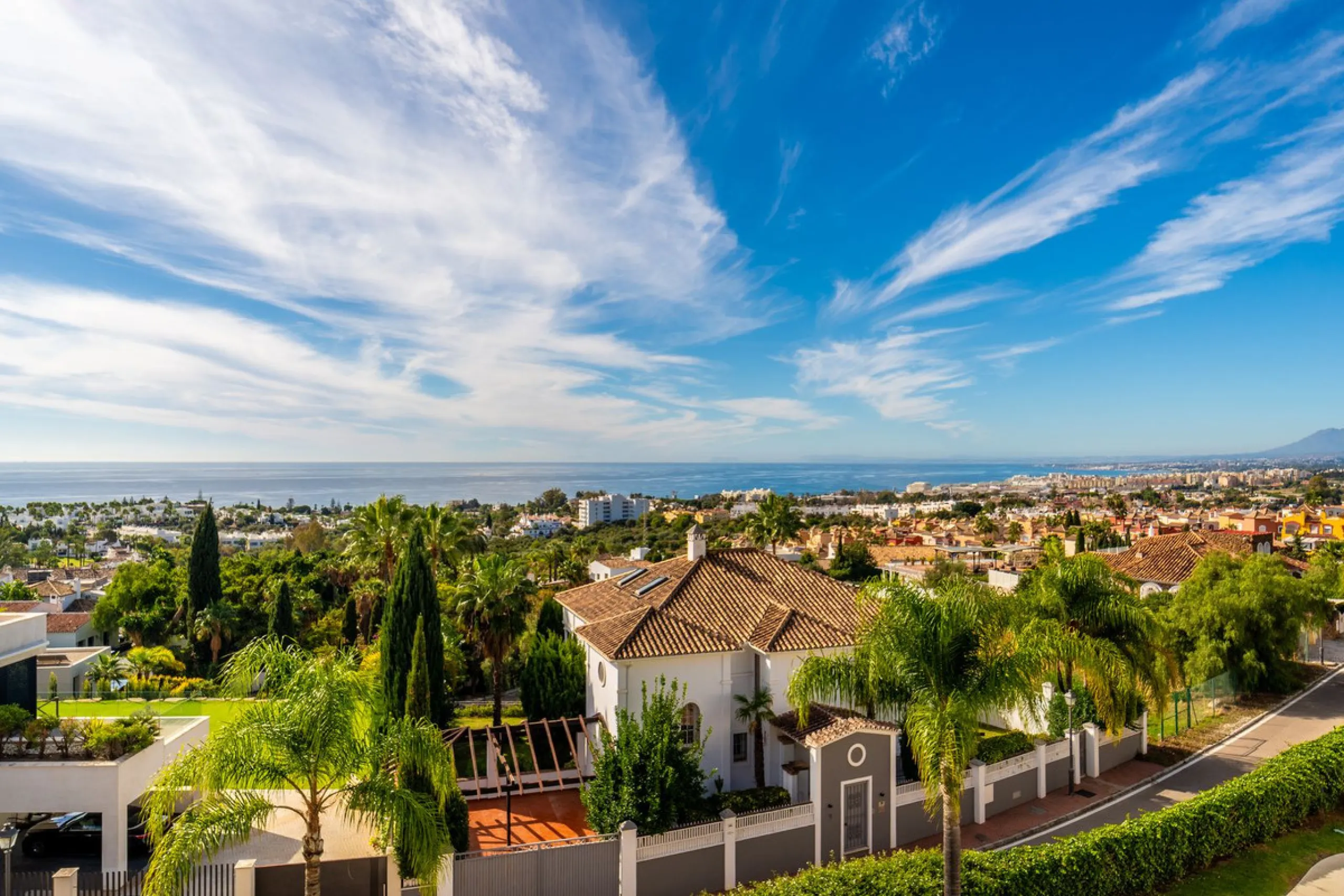House - Townhouse в продаже в Marbella, Málaga. В доме 3 спален и 3 ванных комнат. Площадь дома 198 м². Площадь участка 9 м²