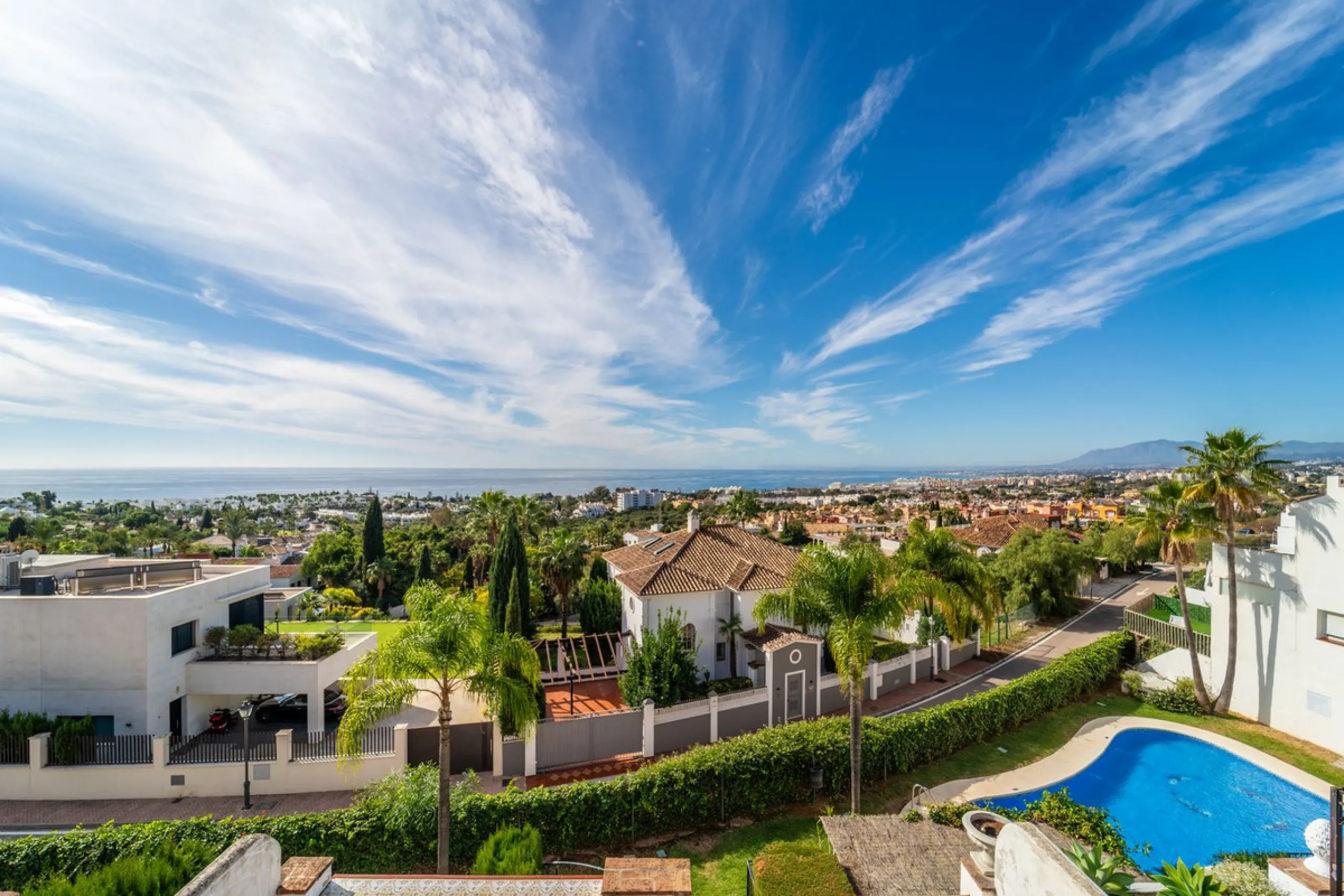 House - Townhouse в продаже в Marbella, Málaga. В доме 3 спален и 3 ванных комнат. Площадь дома 198 м². Площадь участка 9 м²