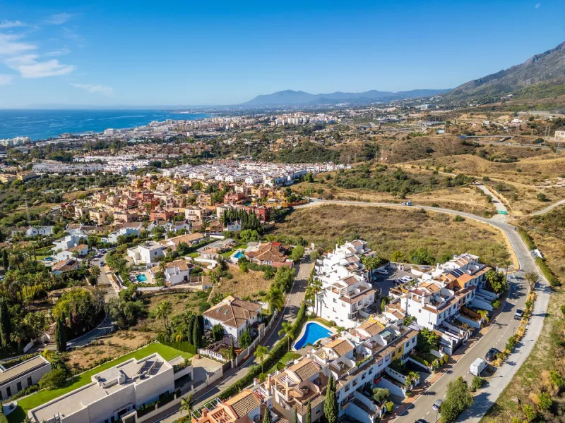 House - Townhouse в продаже в Marbella, Málaga. В доме 3 спален и 3 ванных комнат. Площадь дома 198 м². Площадь участка 9 м²