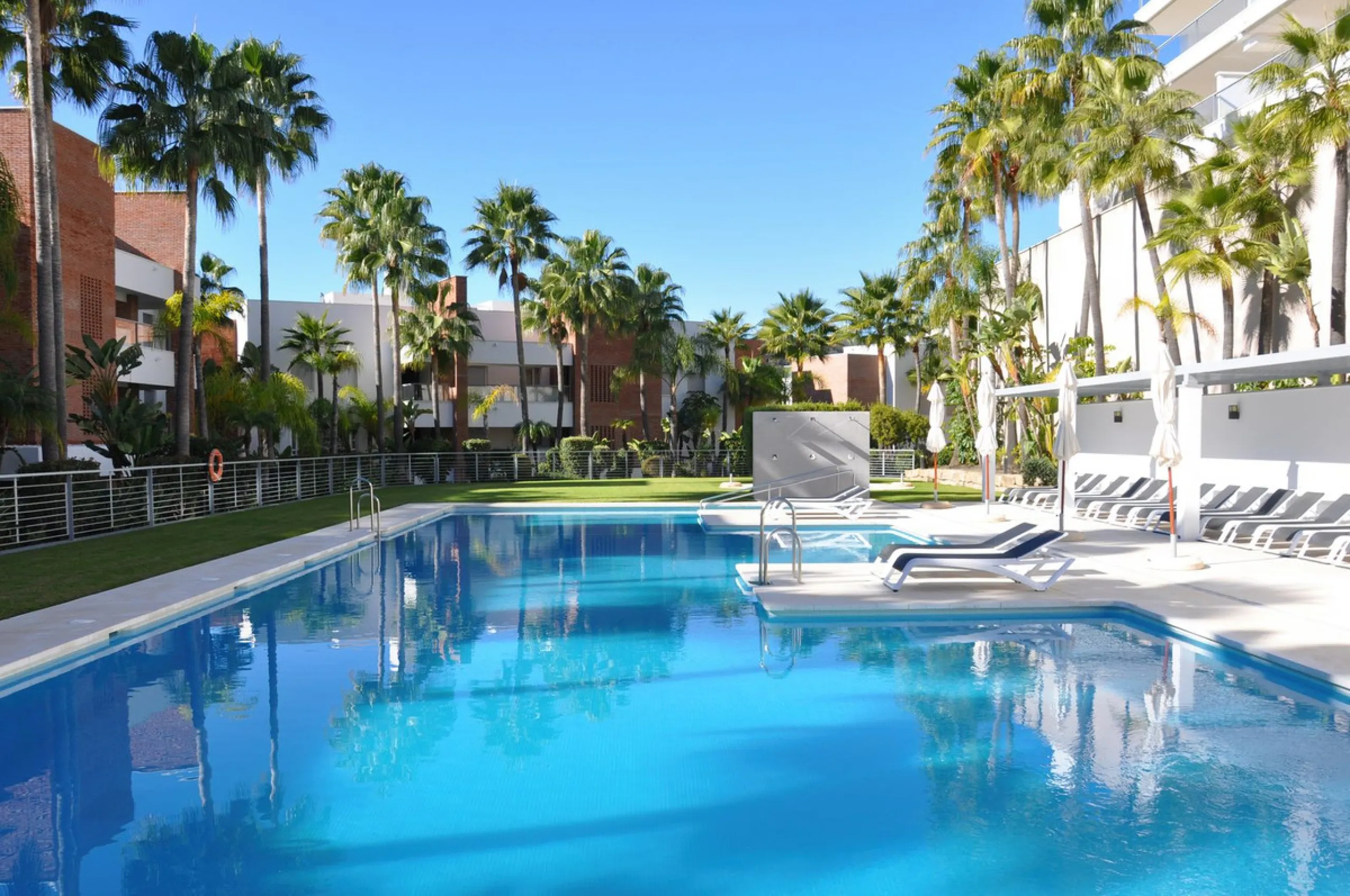 Elevated 2-bedroom, 2-bathroom apartment in Avalon, Los Arqueros, offering panoramic sea views and open views towards La Concha.