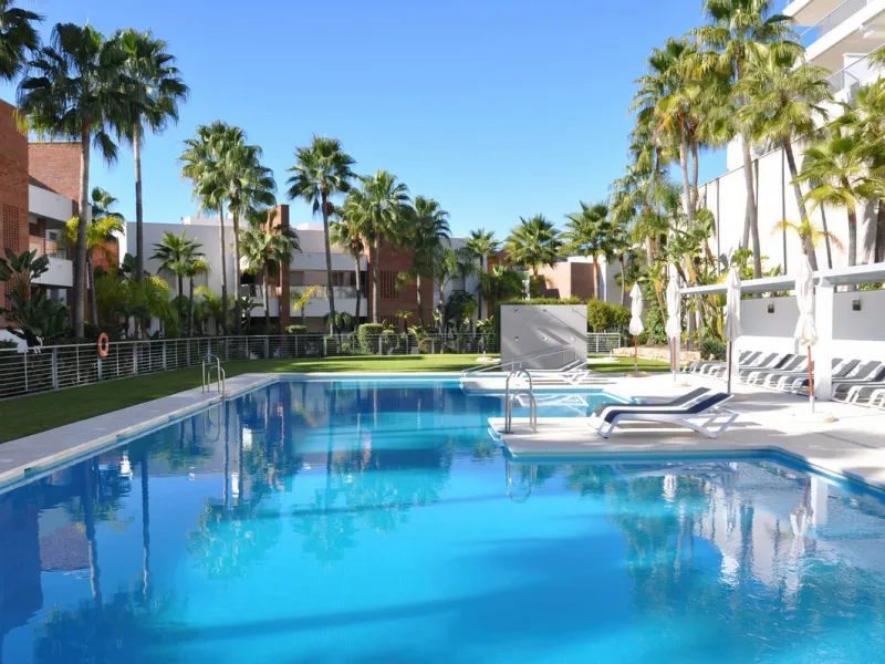 Elevated 2-bedroom, 2-bathroom apartment in Avalon, Los Arqueros, offering panoramic sea views and open views towards La Concha.