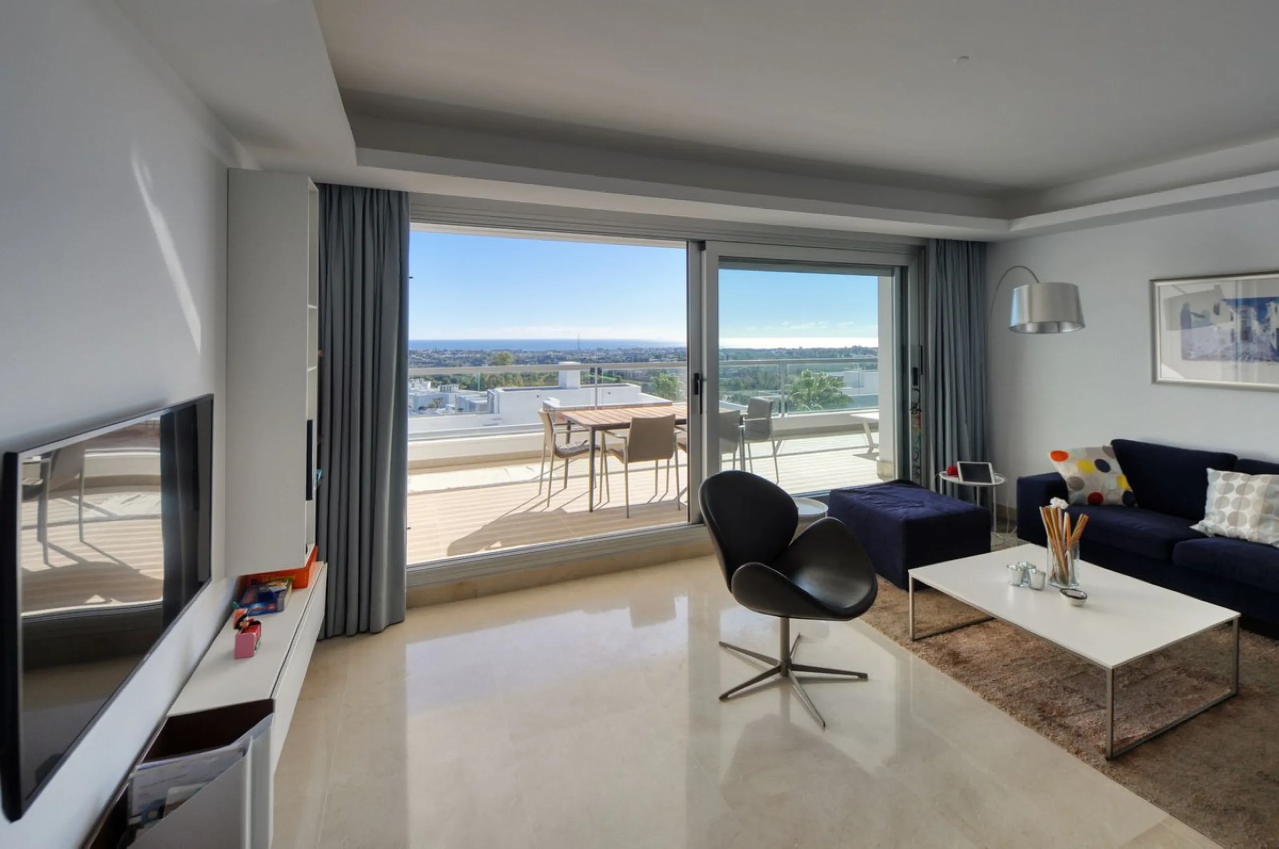 Elevated 2-bedroom, 2-bathroom apartment in Avalon, Los Arqueros, offering panoramic sea views and open views towards La Concha.