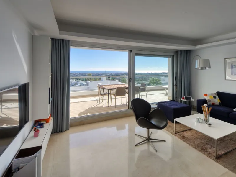 Elevated 2-bedroom, 2-bathroom apartment in Avalon, Los Arqueros, offering panoramic sea views and open views towards La Concha.