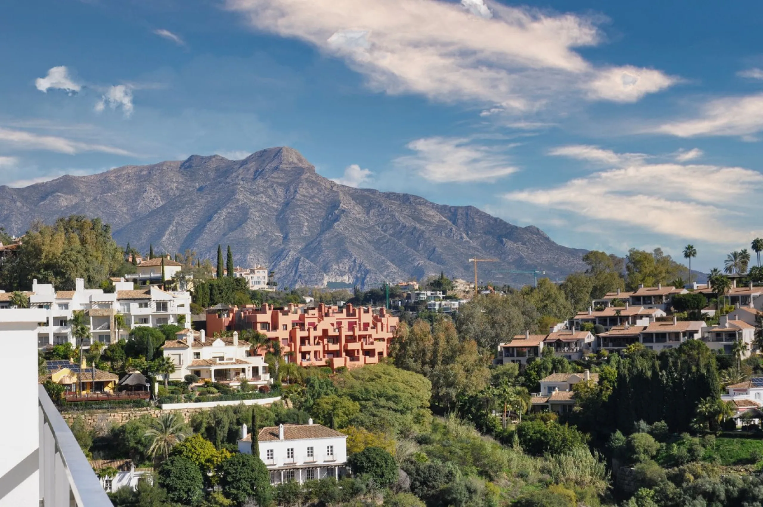 Elevated 2-bedroom, 2-bathroom apartment in Avalon, Los Arqueros, offering panoramic sea views and open views towards La Concha.