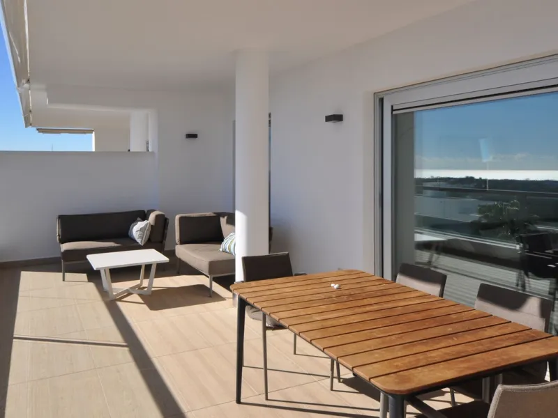 Elevated 2-bedroom, 2-bathroom apartment in Avalon, Los Arqueros, offering panoramic sea views and open views towards La Concha.