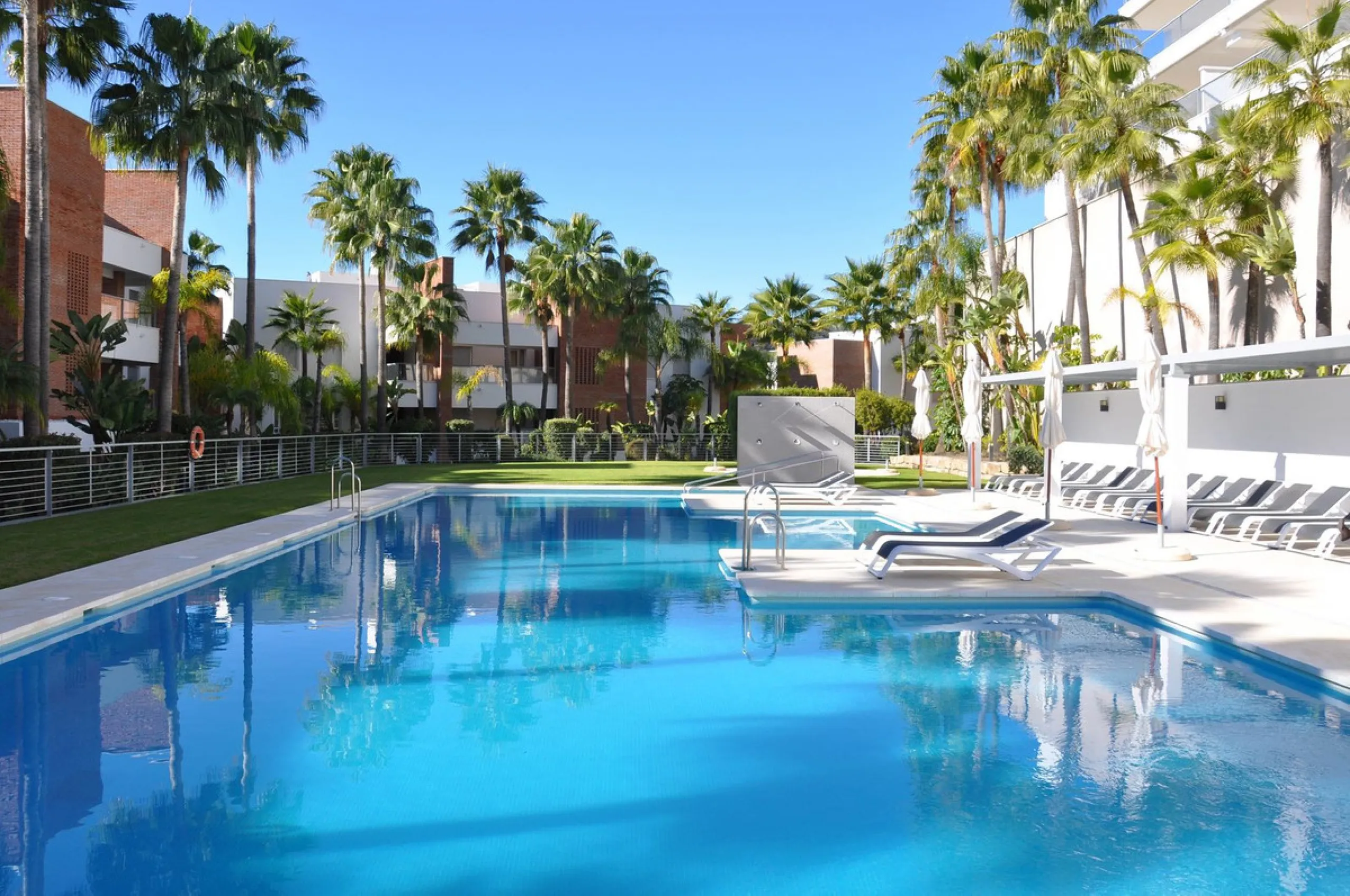 Elevated 2-bedroom, 2-bathroom apartment in Avalon, Los Arqueros, offering panoramic sea views and open views towards La Concha.