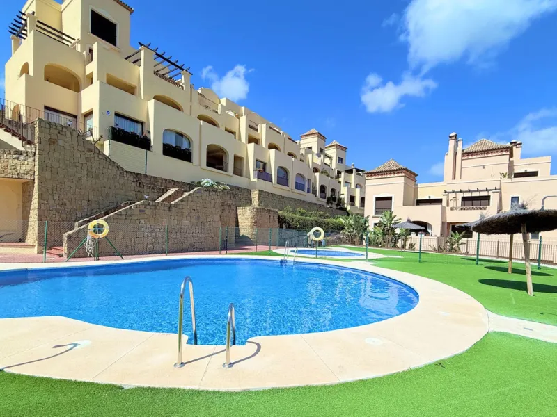 BEAUTIFUL AND VERY BRIGHT PENTHOUSE WITH MOUNTAIN, GOLF AND SEA VIEWS. We present this fantastic penthouse, an excellent new opportunity on the market that stands out for its great brightness and its pleasant views over the golf course, the mountains and 