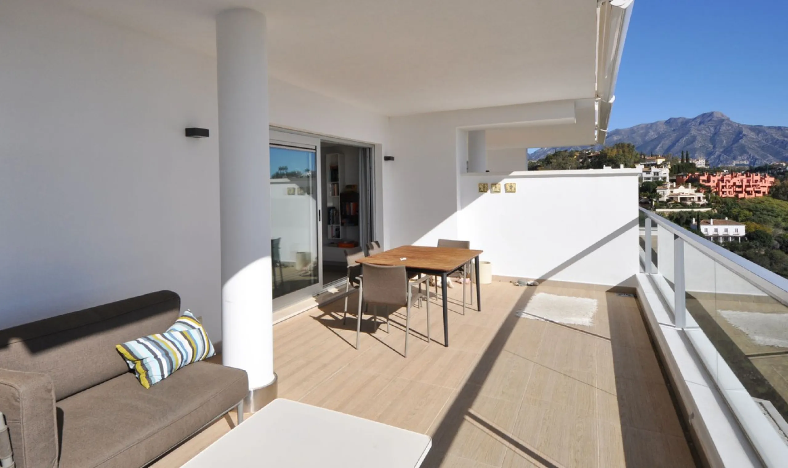 Elevated 2-bedroom, 2-bathroom apartment in Avalon, Los Arqueros, offering panoramic sea views and open views towards La Concha.