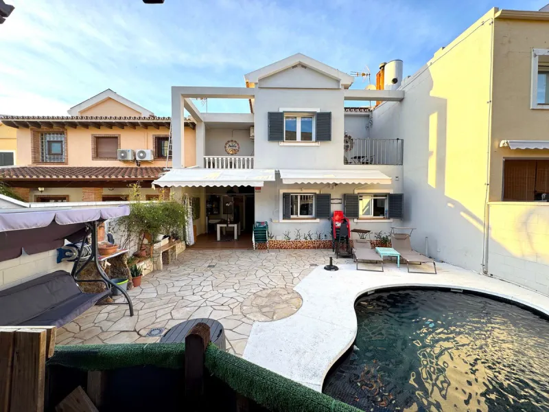 300 m² Home with Pool, Large Garage and Solar Panels in Puerto de la Torre