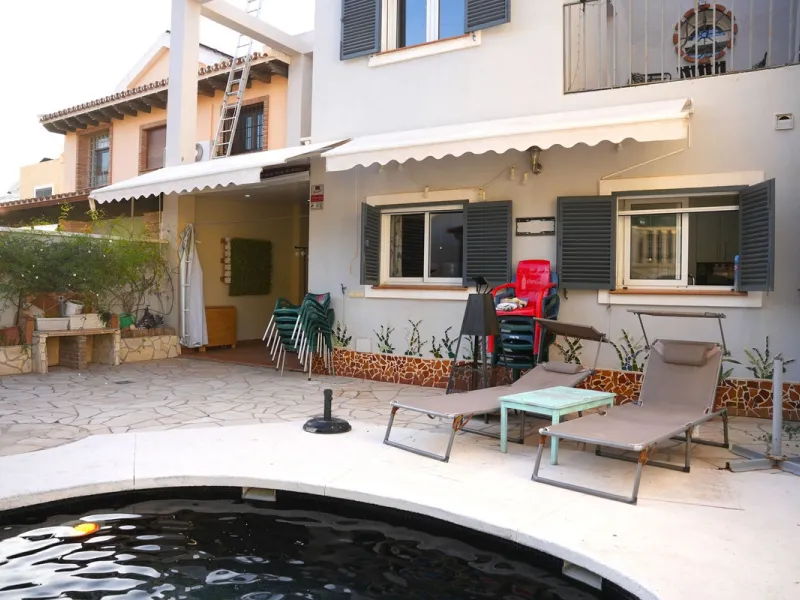 300 m² Home with Pool, Large Garage and Solar Panels in Puerto de la Torre
