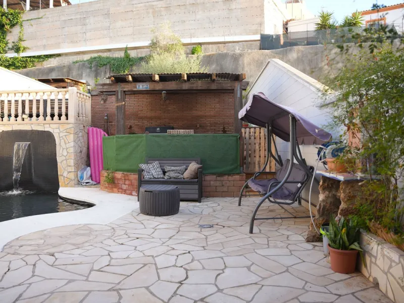 300 m² Home with Pool, Large Garage and Solar Panels in Puerto de la Torre
