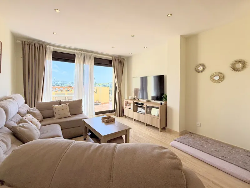 Apartment - Penthouse в продаже в Estepona, Málaga. В доме 2 спален и 2 ванных комнат. Площадь дома 100 м²