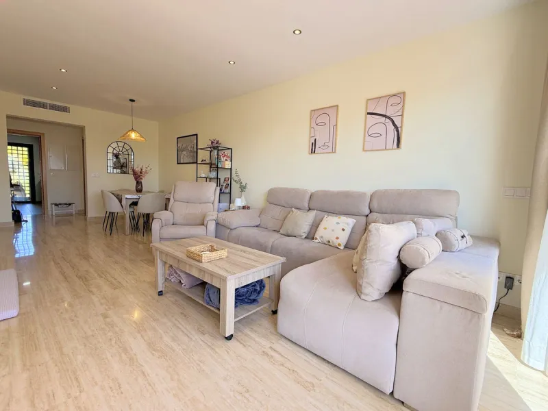 Apartment - Penthouse в продаже в Estepona, Málaga. В доме 2 спален и 2 ванных комнат. Площадь дома 100 м²