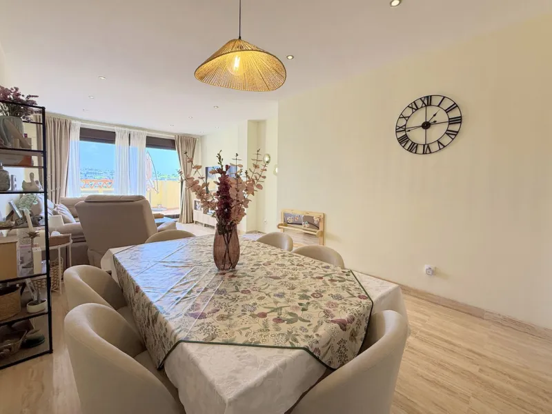 Apartment - Penthouse в продаже в Estepona, Málaga. В доме 2 спален и 2 ванных комнат. Площадь дома 100 м²