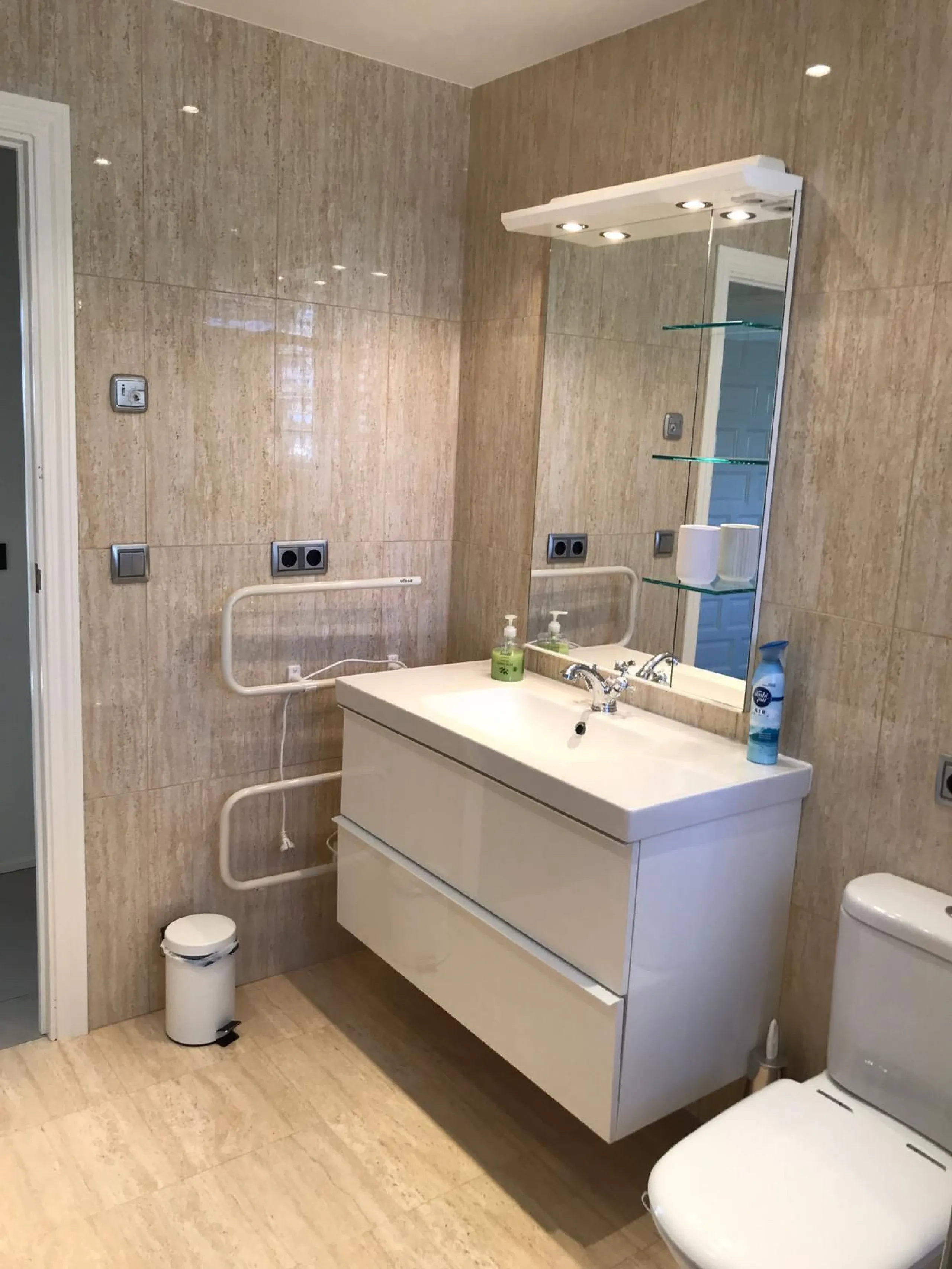 House - Detached Villa в продаже в Mijas, Málaga. В доме 4 спален и 3 ванных комнат. Площадь дома 200 м². Площадь участка 1000 м²