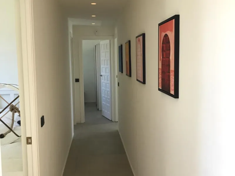 House - Detached Villa в продаже в Mijas, Málaga. В доме 4 спален и 3 ванных комнат. Площадь дома 200 м². Площадь участка 1000 м²