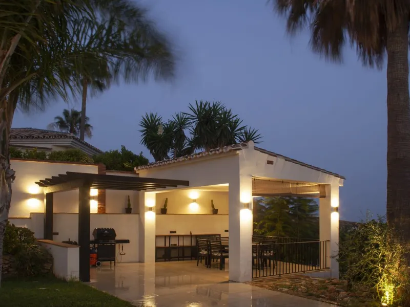House - Detached Villa в продаже в Mijas, Málaga. В доме 4 спален и 3 ванных комнат. Площадь дома 200 м². Площадь участка 1000 м²