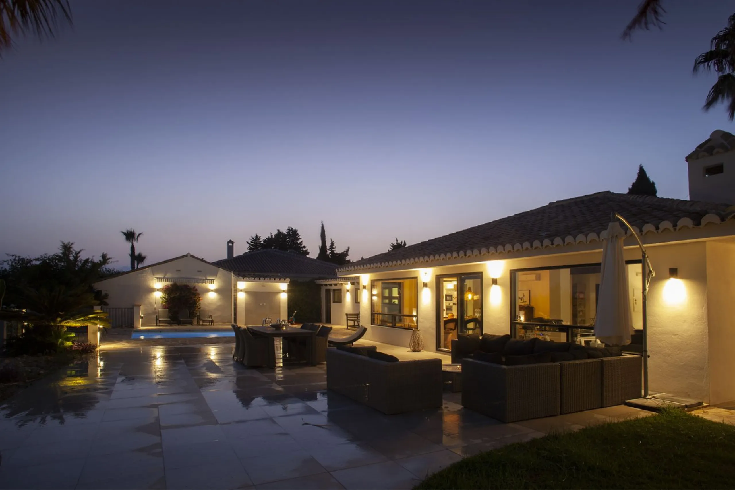 House - Detached Villa в продаже в Mijas, Málaga. В доме 4 спален и 3 ванных комнат. Площадь дома 200 м². Площадь участка 1000 м²