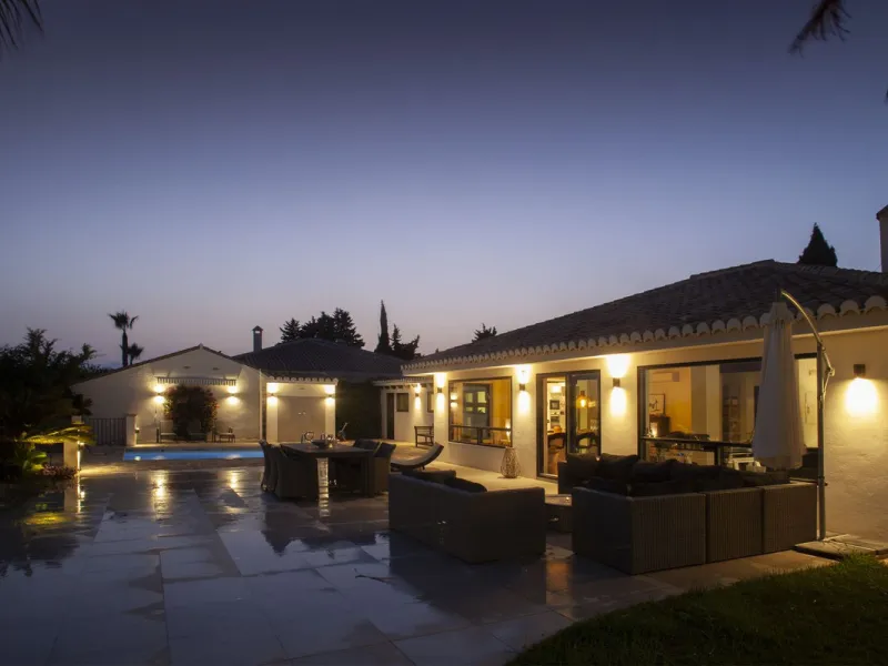 House - Detached Villa в продаже в Mijas, Málaga. В доме 4 спален и 3 ванных комнат. Площадь дома 200 м². Площадь участка 1000 м²