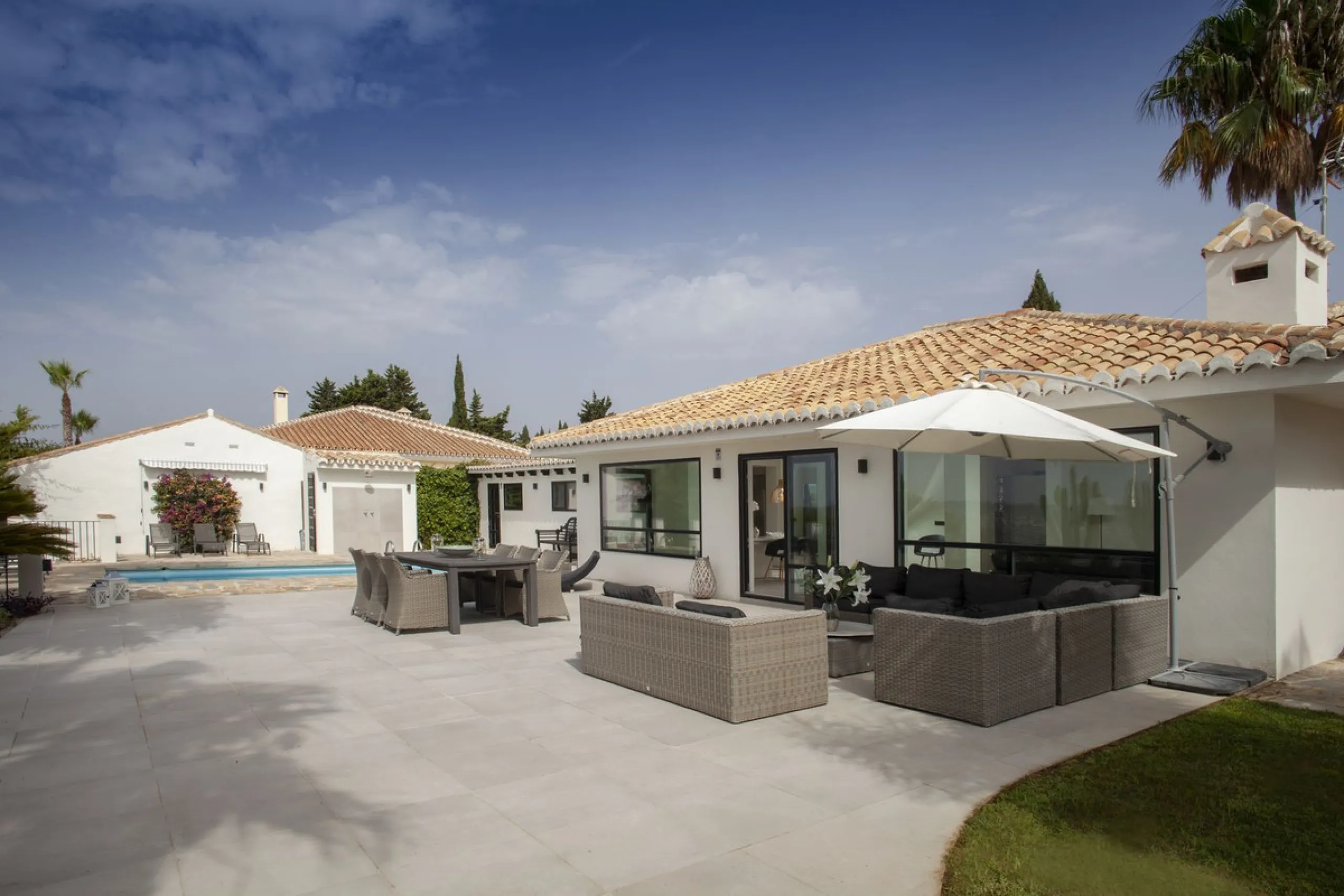 House - Detached Villa в продаже в Mijas, Málaga. В доме 4 спален и 3 ванных комнат. Площадь дома 200 м². Площадь участка 1000 м²