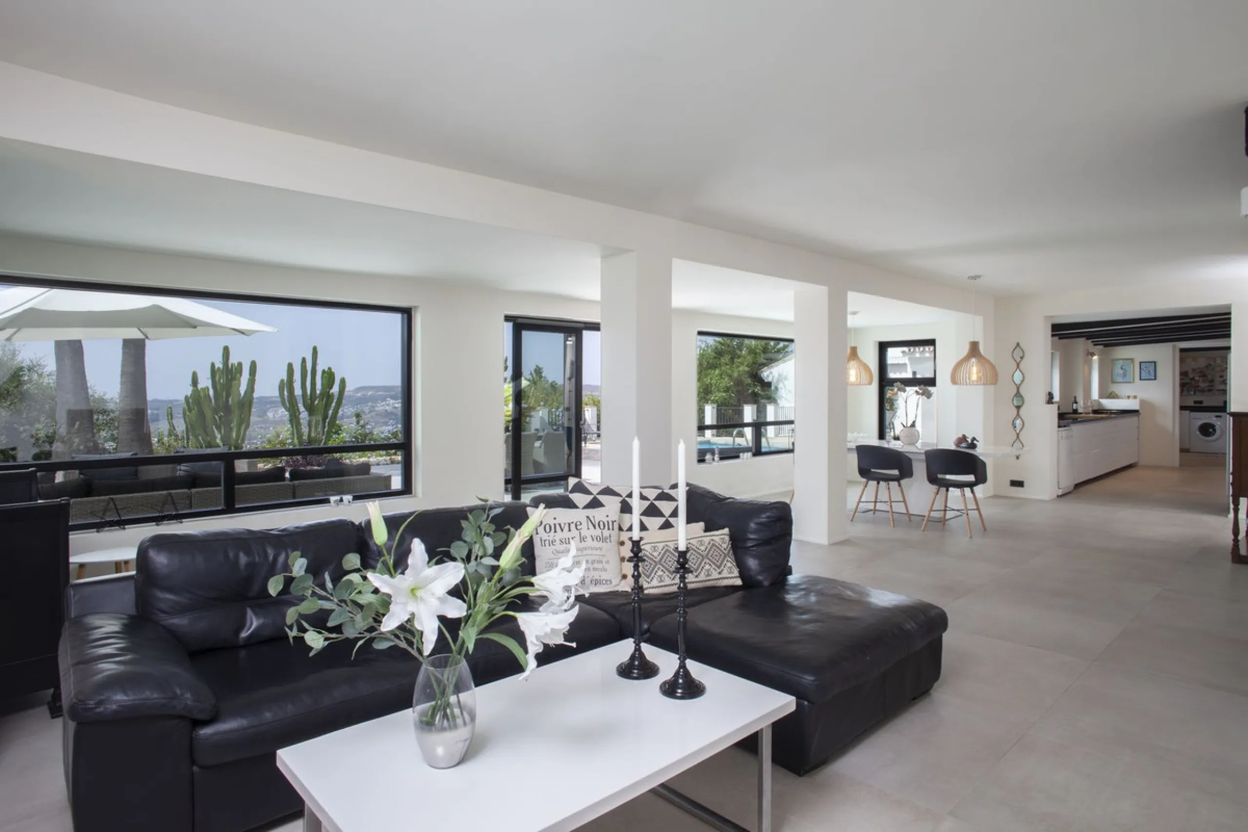 House - Detached Villa в продаже в Mijas, Málaga. В доме 4 спален и 3 ванных комнат. Площадь дома 200 м². Площадь участка 1000 м²