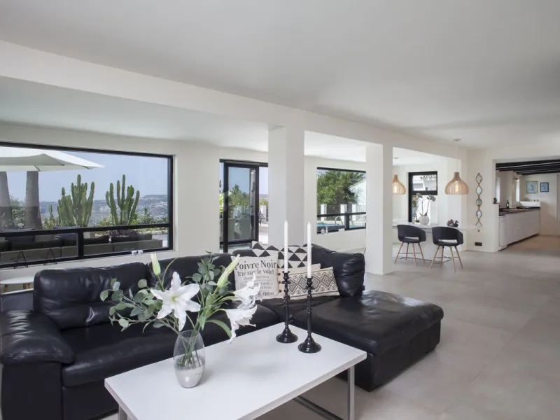 House - Detached Villa в продаже в Mijas, Málaga. В доме 4 спален и 3 ванных комнат. Площадь дома 200 м². Площадь участка 1000 м²