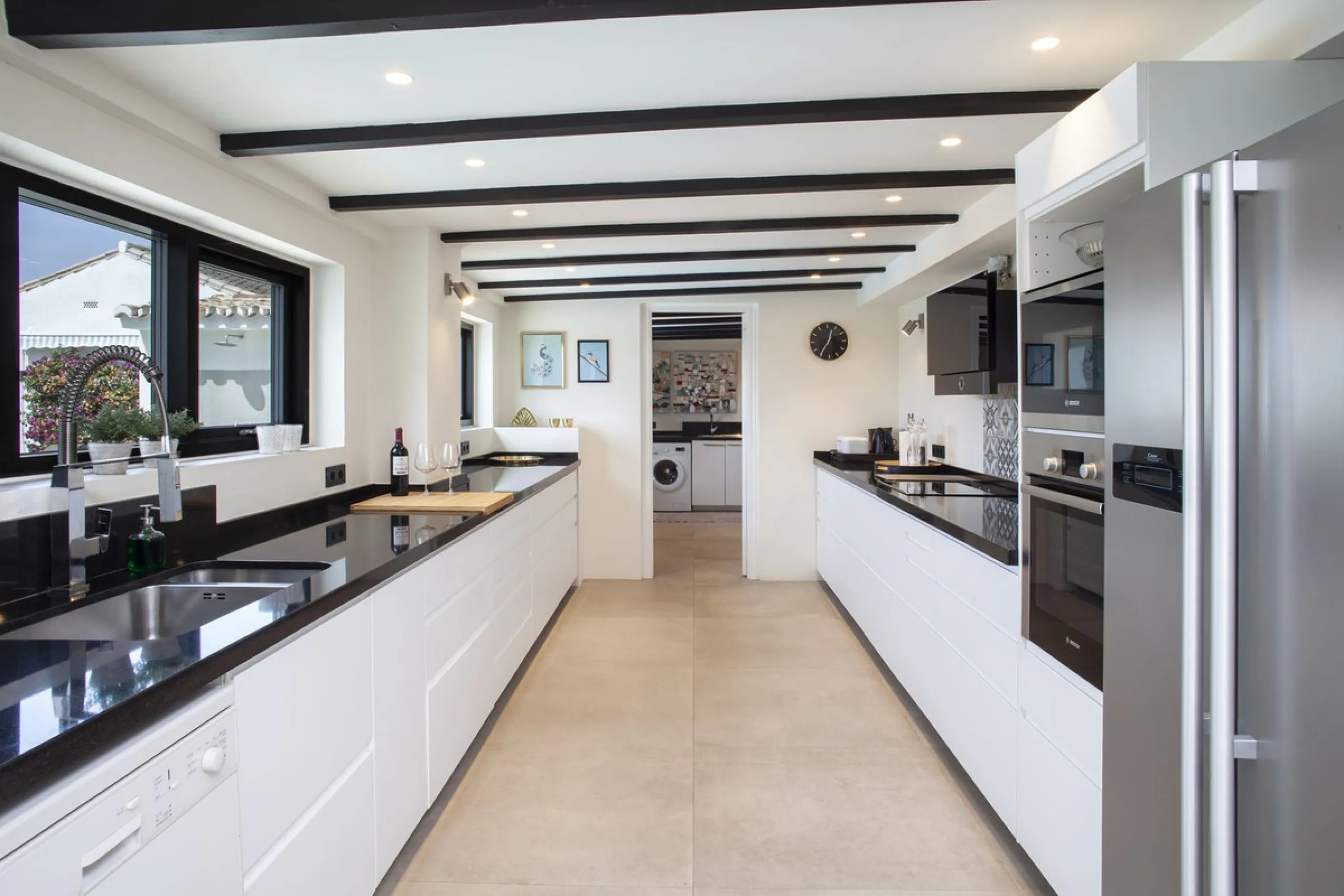 House - Detached Villa в продаже в Mijas, Málaga. В доме 4 спален и 3 ванных комнат. Площадь дома 200 м². Площадь участка 1000 м²
