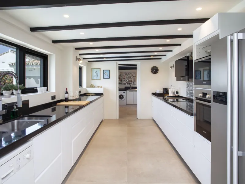 House - Detached Villa в продаже в Mijas, Málaga. В доме 4 спален и 3 ванных комнат. Площадь дома 200 м². Площадь участка 1000 м²